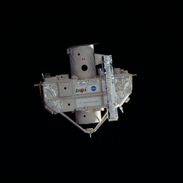 NASA image: ORFEUS-SPAS, satellite grows larger as shuttle moves closer during rendezvous