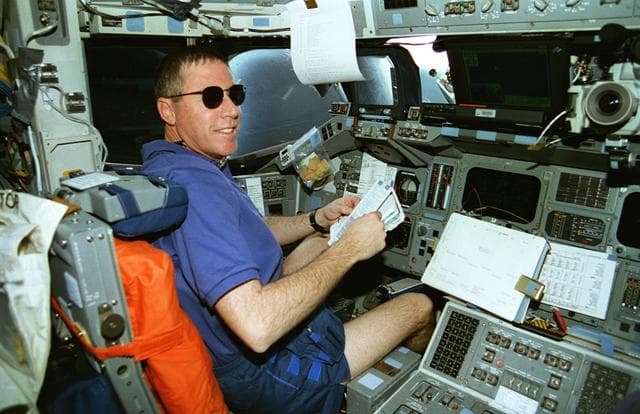 NASA image: STS-81 crew on flight deck