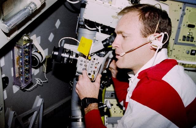 NASA image: HHDTC - Cmdr Halsell photographs hardware