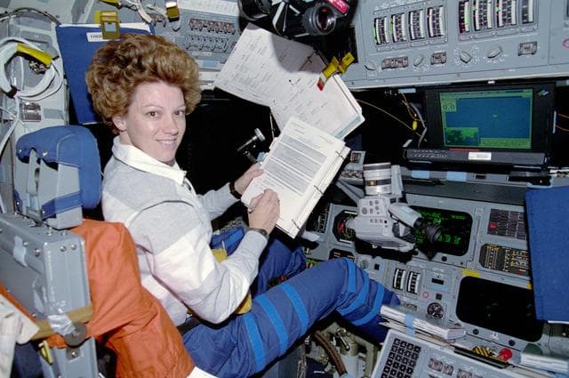 NASA image: RME 1317 - MiSDE VRCS test, flight deck activity with Collins