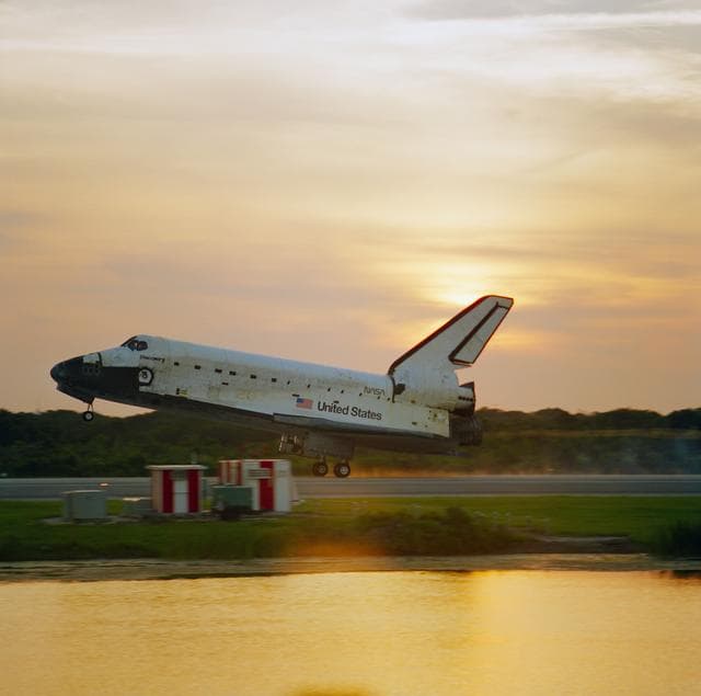 NASA image: STS-85 Discovery OV-103 landing