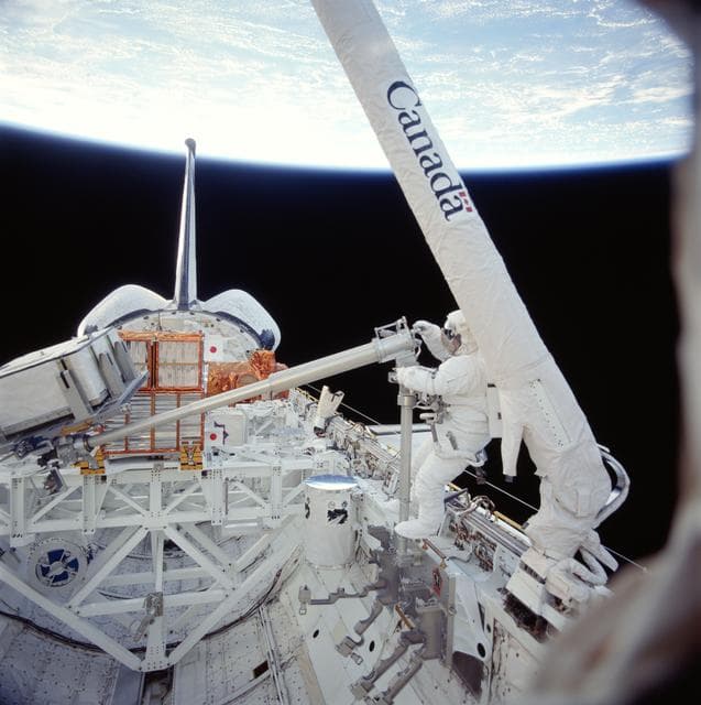 NASA image: Large ORU/ Crane evaluations conducted during first EVA of STS-87 (DTO 671)