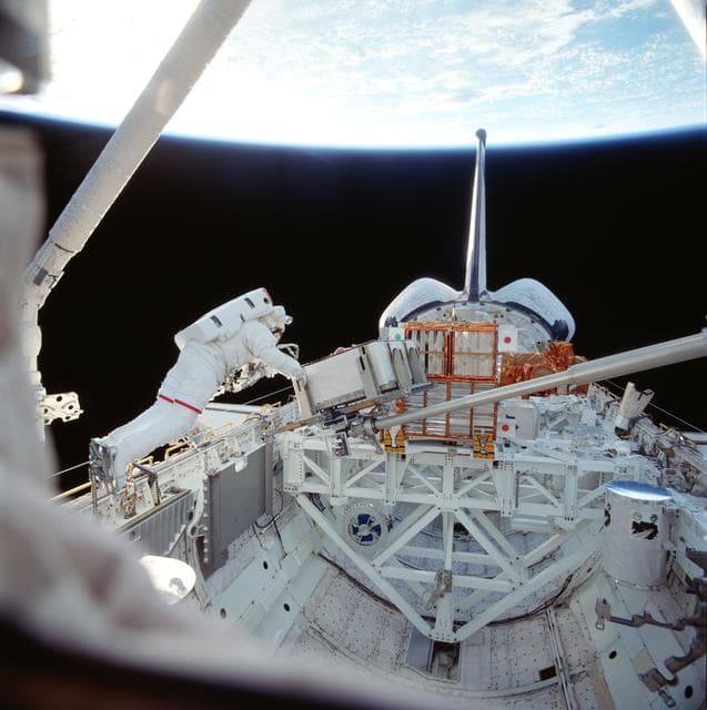 NASA image: Large ORU/ Crane evaluations conducted during first EVA of STS-87 (DTO 671)