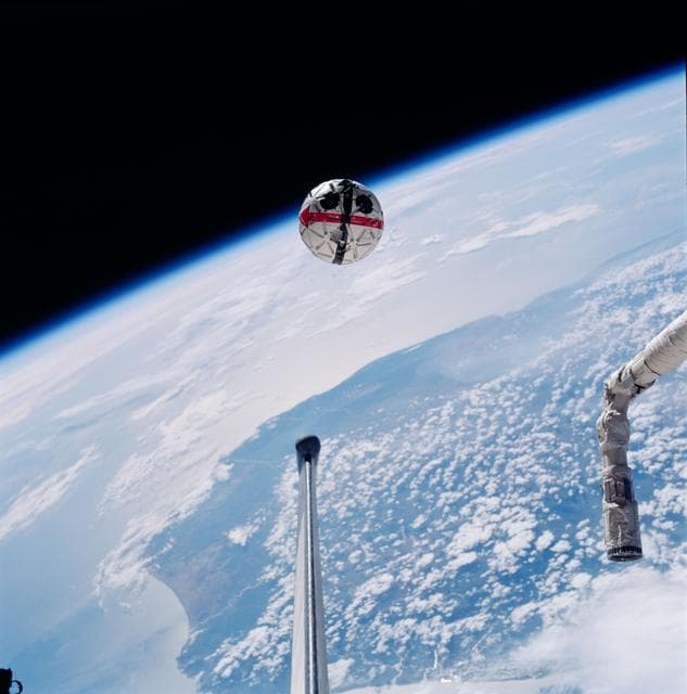 NASA image: RME 1323 and DTO 671 during second EVA of STS-87