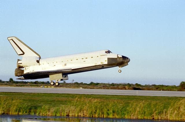 NASA image: STS-89 landing views