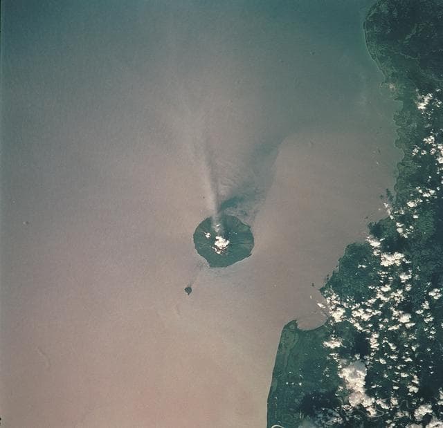 NASA image: Earth observation of Manam Island taken from Columbia during STS-93