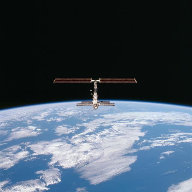 NASA image: Views of the ISS during Endeavour's final flyaround for STS-97