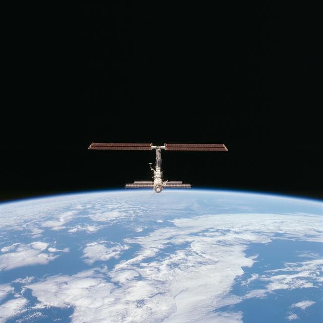 NASA image: Views of the ISS during Endeavour's final flyaround for STS-97