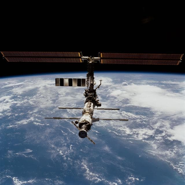 NASA image: Fly-around views of ISS