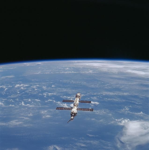 NASA image: Views of the ISS taken from Atlantis during STS-106