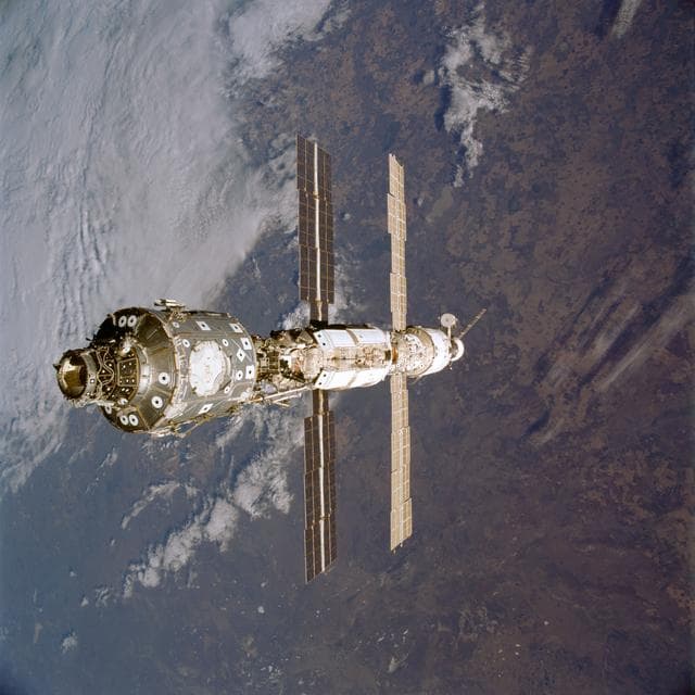 Views of the ISS taken from Atlantis during STS-106