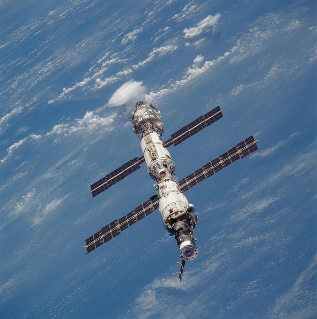 NASA image: Views of the ISS taken from Atlantis during STS-106