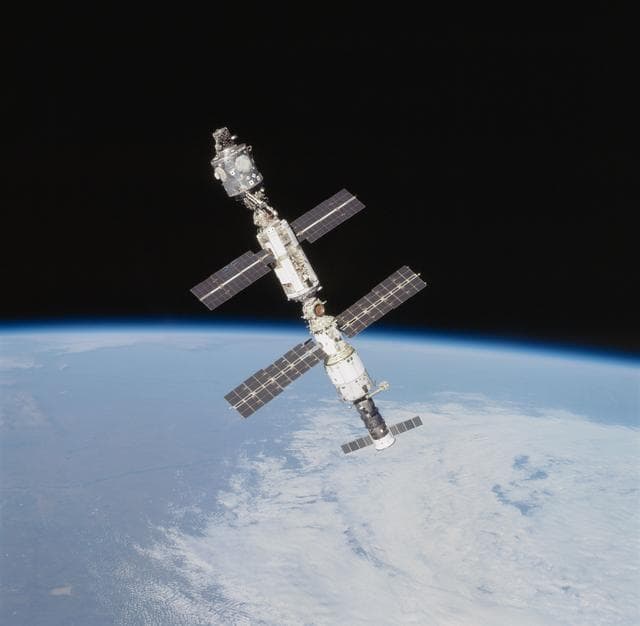NASA image: Views of the ISS taken from Atlantis during STS-106