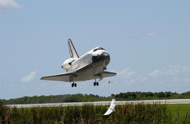 NASA image: Space Shuttle Atlantis Landing