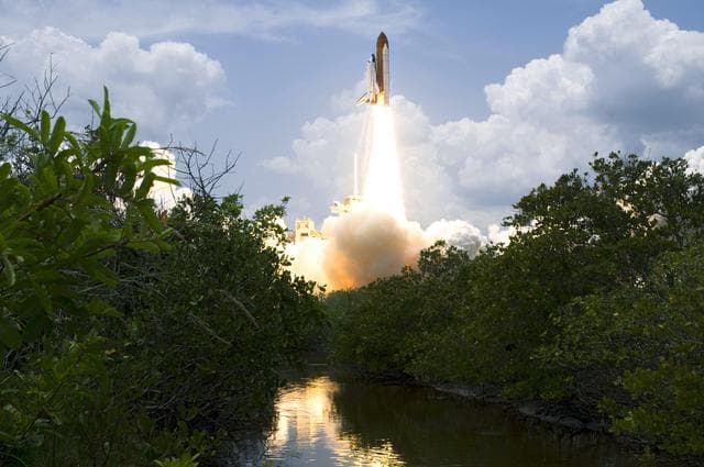 NASA image: Launch of Space Shuttle Atlantis / STS-125 Mission