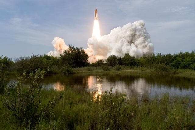 sts127-s-045