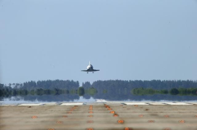 NASA image: STS-132 Space Shuttle Atlantis Landing