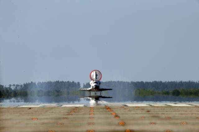 NASA image: STS-132 Space Shuttle Atlantis Landing