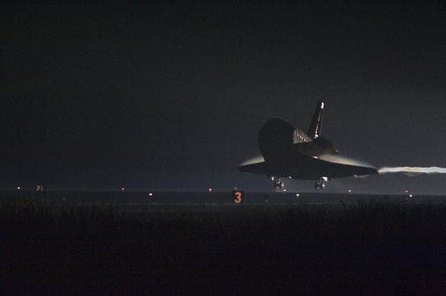 NASA image: Final Landing of the Space Shuttle Endeavour / STS-134 Mission