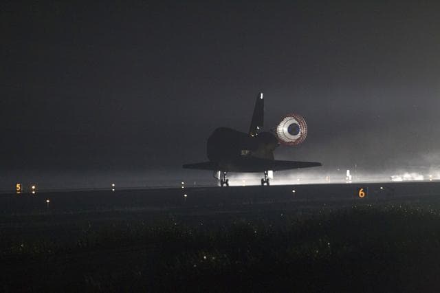 NASA image: Final Landing of the Space Shuttle Endeavour / STS-134 Mission