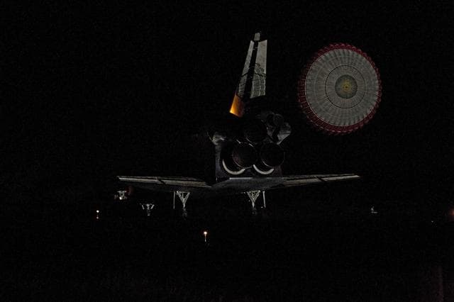 NASA image: Final Landing of the Space Shuttle Endeavour / STS-134 Mission