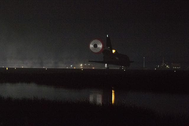 NASA image: Final Landing of the Space Shuttle Endeavour / STS-134 Mission