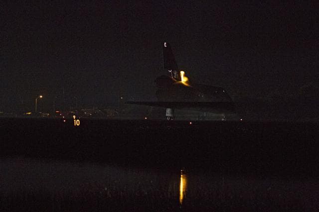 NASA image: Final Landing of the Space Shuttle Endeavour / STS-134 Mission