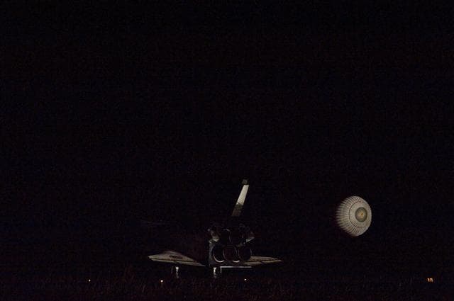 NASA image: Final Landing of the Space Shuttle Endeavour / STS-134 Mission