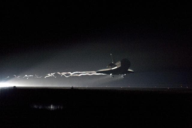 NASA image: Final Landing of the Space Shuttle Endeavour / STS-134 Mission