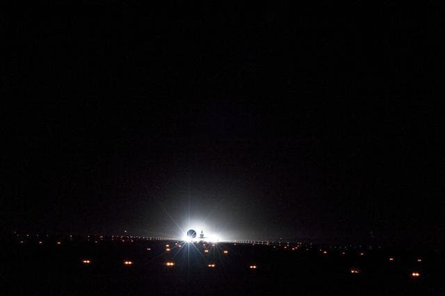 NASA image: Final Landing of the Space Shuttle Endeavour / STS-134 Mission