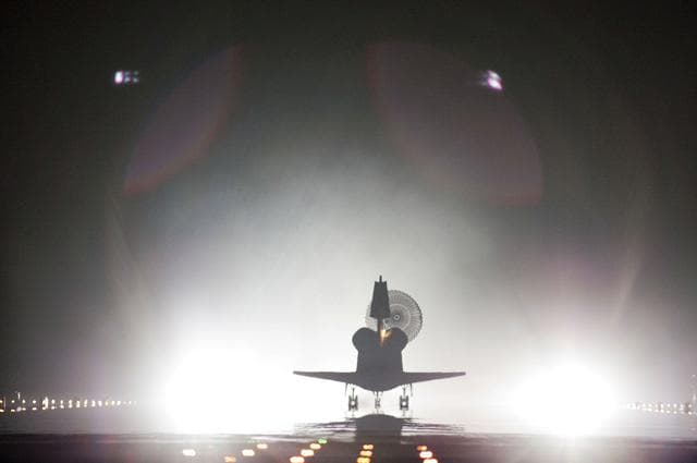 NASA image: Final Landing of the Space Shuttle Endeavour / STS-134 Mission