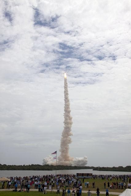 NASA image: Spectators watch the Final Launch of STS-135 Atlantis