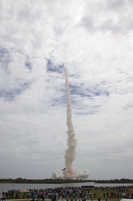 NASA image: Spectators watch the Final Launch of STS-135 Atlantis