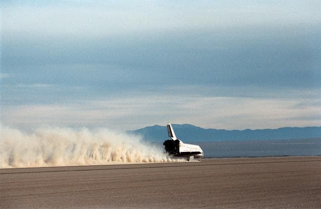 NASA image: STS-27 Atlantis, OV-104, lands at Edwards Air Force Base (EAFB), California