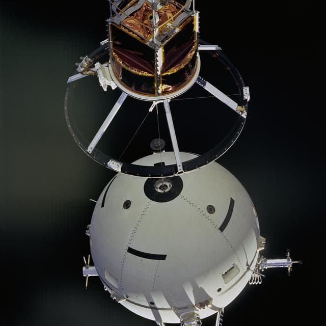 NASA image: STS-46 Tethered Satellite System 1 (TSS-1) satellite deployment from OV-104